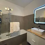 アパート Spacious 3bd Floor Flat Close To