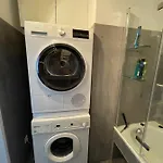 Spacious 3bd Floor Flat Close To アパート *