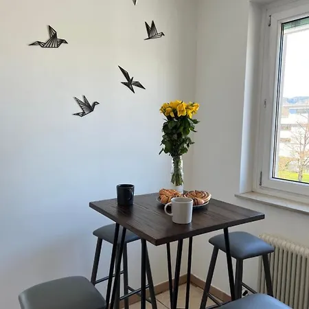 Spacious 3bd Floor Flat Close To Apartment *
