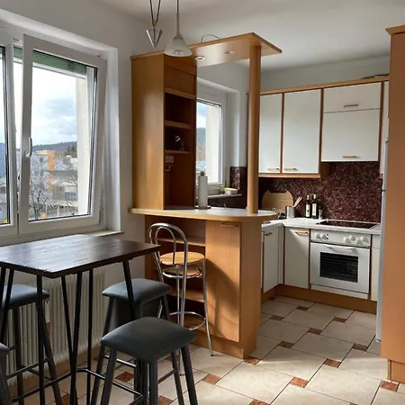 Apartmán Spacious 3bd Floor Flat Close To