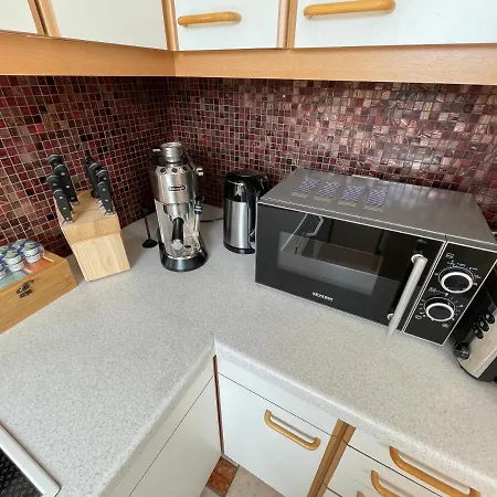 아파트 Spacious 3bd Floor Flat Close To