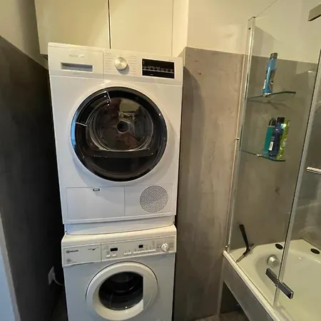 Spacious 3bd Floor Flat Close To 아파트 *