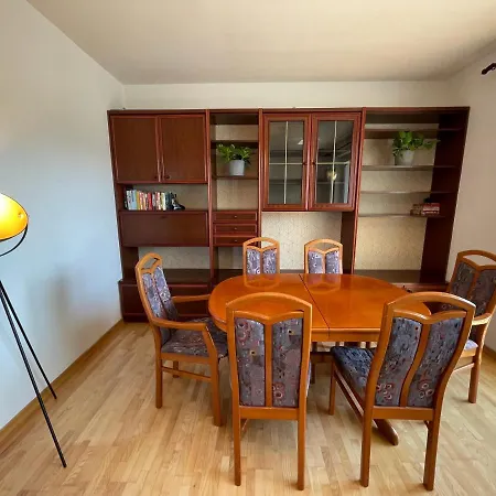 Apartment Spacious 3bd Floor Flat Close To *