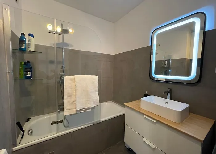 Apartman Spacious 3bd Floor Flat Close To