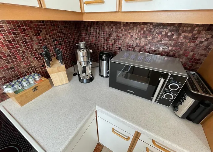 Apartman Spacious 3bd Floor Flat Close To