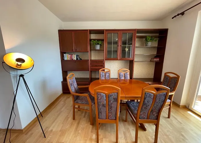 Apartament Spacious 3bd Floor Flat Close To *