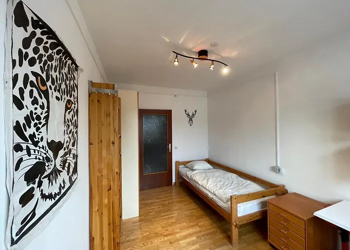 Spacious 3bd Floor Flat Close To Apartamento