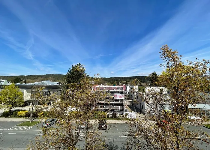 Spacious 3bd Floor Flat Close To *